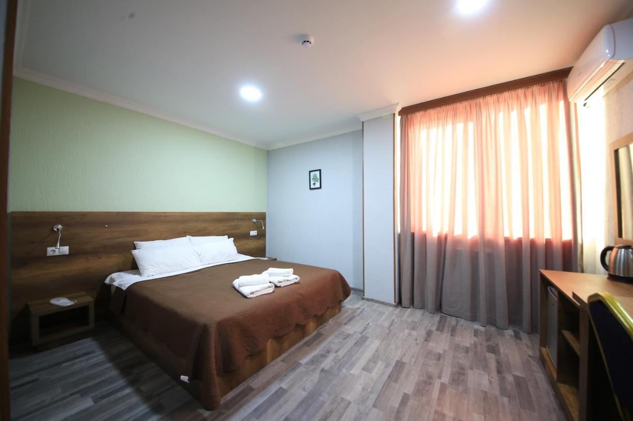 Hotel Tolia Кутаїсі Екстер'єр фото