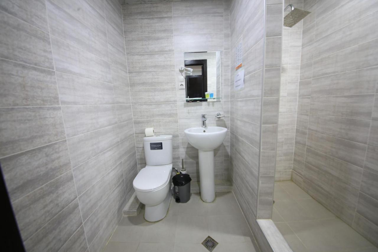 Hotel Tolia Кутаїсі Екстер'єр фото