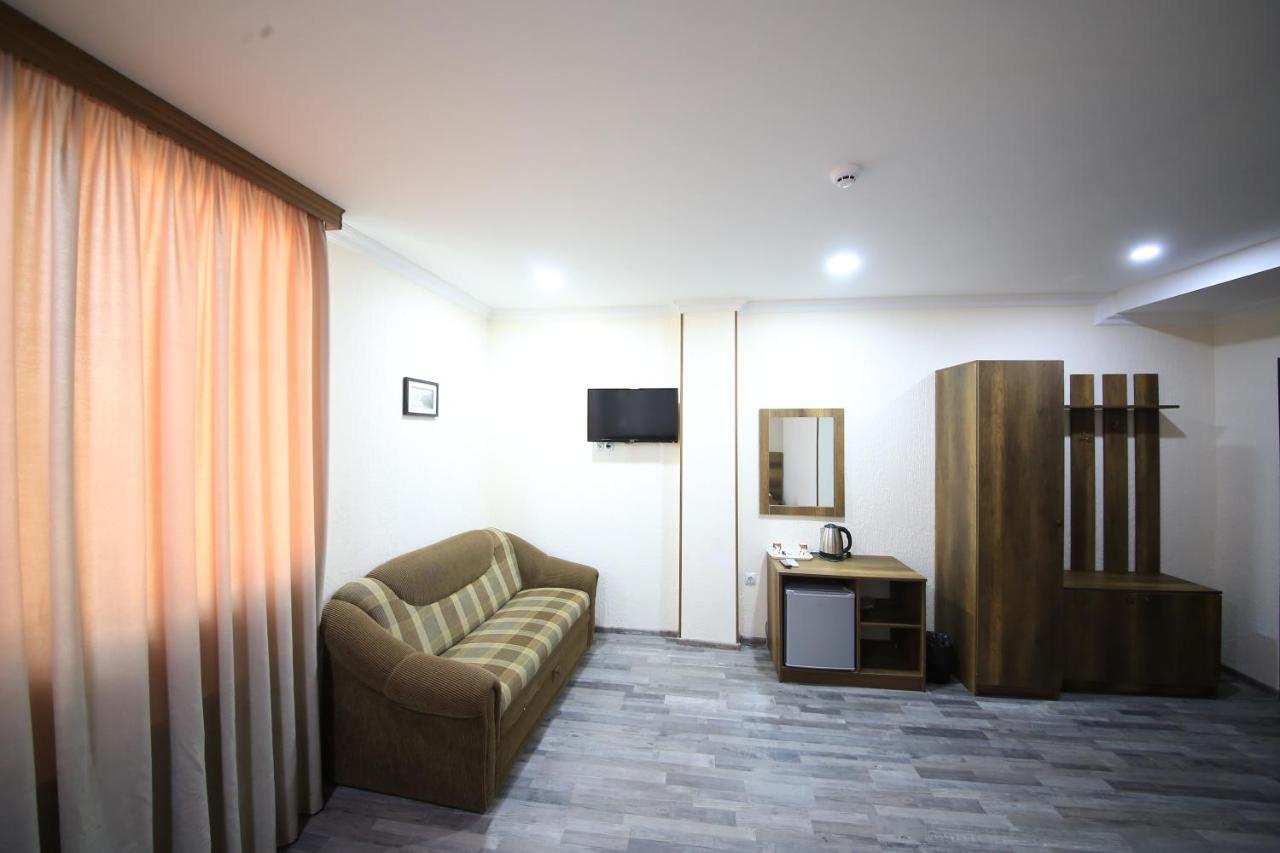Hotel Tolia Кутаїсі Екстер'єр фото