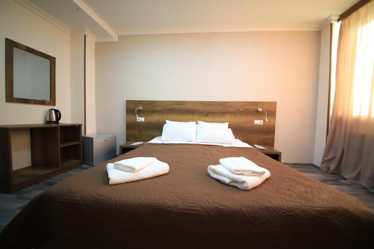 Hotel Tolia Кутаїсі Екстер'єр фото