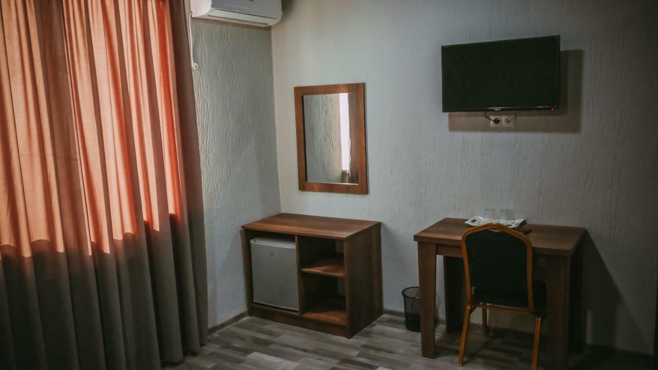 Hotel Tolia Кутаїсі Екстер'єр фото