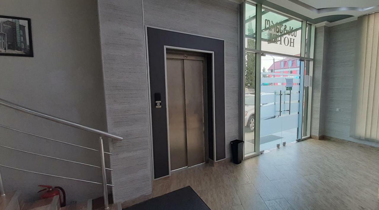 Hotel Tolia Кутаїсі Екстер'єр фото