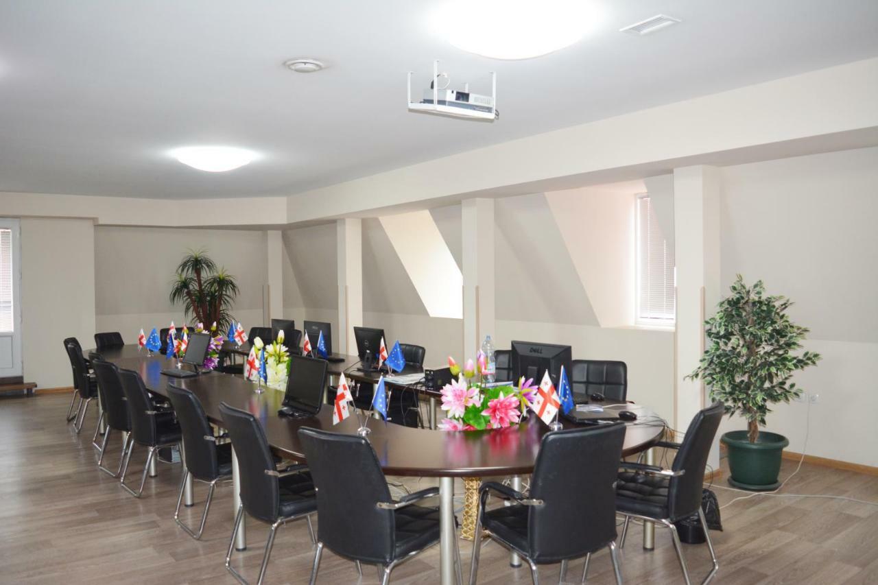 Hotel Tolia Кутаїсі Екстер'єр фото
